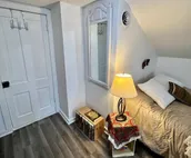 Homey Cottage- Close to Attractions- 3 bedrooms- Sleeps 11-13