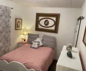 Homey Cottage- Close to Attractions- 3 bedrooms- Sleeps 11-13