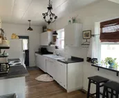 Homey Cottage- Close to Attractions- 3 bedrooms- Sleeps 11-13