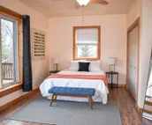 The Blue Llama - Spacious Oasis off Brew Ridge Trail - Great for Groups & Pets