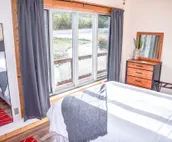 The Blue Llama - Spacious Oasis off Brew Ridge Trail - Great for Groups & Pets