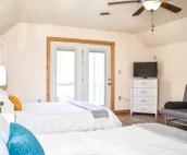 The Blue Llama - Spacious Oasis off Brew Ridge Trail - Great for Groups & Pets