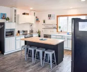 The Blue Llama - Spacious Oasis off Brew Ridge Trail - Great for Groups & Pets