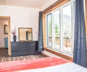 The Blue Llama - Spacious Oasis off Brew Ridge Trail - Great for Groups & Pets