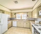 Lake Eufaula Retreat w/ Fire Pit, Near Main St!