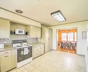 Lake Eufaula Retreat w/ Fire Pit, Near Main St!