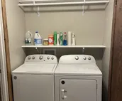 Modern Farmhouse 3 Bed, 2 Bath Apartment, Sleeps 7, Lots of Space, Downtown