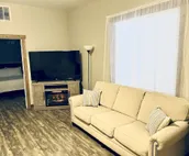Modern Farmhouse 3 Bed, 2 Bath Apartment, Sleeps 7, Lots of Space, Downtown
