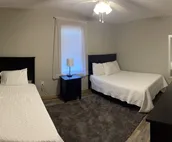 Modern Farmhouse 3 Bed, 2 Bath Apartment, Sleeps 7, Lots of Space, Downtown