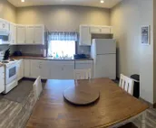 Modern Farmhouse 3 Bed, 2 Bath Apartment, Sleeps 7, Lots of Space, Downtown