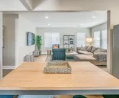 ***Rustic Modern 4 Bed / 3 Full Bath / 2 Living Rms w Wifi & 5 Smart TVs***
