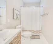 ***Rustic Modern 4 Bed / 3 Full Bath / 2 Living Rms w Wifi & 5 Smart TVs***