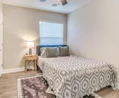 ***Rustic Modern 4 Bed / 3 Full Bath / 2 Living Rms w Wifi & 5 Smart TVs***