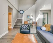 ***Rustic Modern 4 Bed / 3 Full Bath / 2 Living Rms w Wifi & 5 Smart TVs***