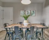 ***Rustic Modern 4 Bed / 3 Full Bath / 2 Living Rms w Wifi & 5 Smart TVs***
