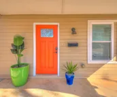***Rustic Modern 4 Bed / 3 Full Bath / 2 Living Rms w Wifi & 5 Smart TVs***