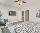 ***Rustic Modern 4 Bed / 3 Full Bath / 2 Living Rms w Wifi & 5 Smart TVs***
