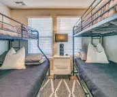***Rustic Modern 4 Bed / 3 Full Bath / 2 Living Rms w Wifi & 5 Smart TVs***