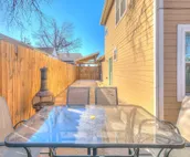 ***Rustic Modern 4 Bed / 3 Full Bath / 2 Living Rms w Wifi & 5 Smart TVs***