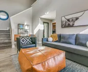 ***Rustic Modern 4 Bed / 3 Full Bath / 2 Living Rms w Wifi & 5 Smart TVs***