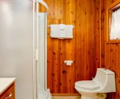 Gorgeous cabin home with private hot tub, private washer/dryer, & gas fireplace