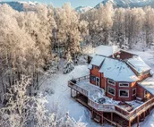 Gorgeous cabin home with private hot tub, private washer/dryer, & gas fireplace