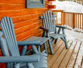 Gorgeous cabin home with private hot tub, private washer/dryer, & gas fireplace