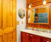 Gorgeous cabin home with private hot tub, private washer/dryer, & gas fireplace