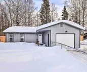 Kenai Home w/ Fireplace < 10 Mi to Big Eddy!