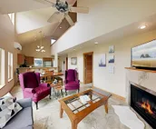 Lakefront end townhouse with kayaks & fishing dock, walk to beach - dogs welcome