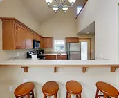 Lakefront end townhouse with kayaks & fishing dock, walk to beach - dogs welcome