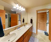 Lakefront end townhouse with kayaks & fishing dock, walk to beach - dogs welcome