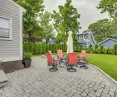 Renovated Barrington Cottage w/ Beach Access!