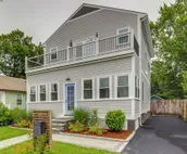 Renovated Barrington Cottage w/ Beach Access!