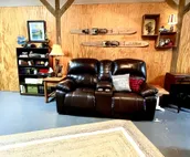 Arky’s Cabin- private setting in town with hot tub