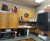 Arky’s Cabin- private setting in town with hot tub