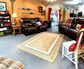Arky’s Cabin- private setting in town with hot tub