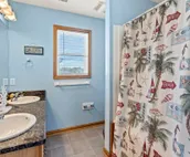 1502 Searenity * 3 Min Walk to Beach