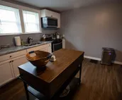 Cheerful 3-Bedroom Home on the Hill