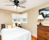 Entire cabin king bed fully stocked kitchen & free parking ideal for long stays!
