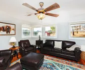 Entire cabin king bed fully stocked kitchen & free parking ideal for long stays!