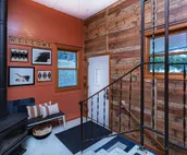 Entire cabin king bed fully stocked kitchen & free parking ideal for long stays!