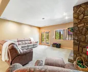 3-story home with private hot tub, wood fireplace, gas grill, and washer/dryer