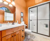 3-story home with private hot tub, wood fireplace, gas grill, and washer/dryer