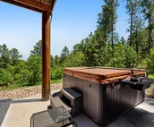 3-story home with private hot tub, wood fireplace, gas grill, and washer/dryer