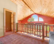 3-story home with private hot tub, wood fireplace, gas grill, and washer/dryer