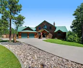 3-story home with private hot tub, wood fireplace, gas grill, and washer/dryer
