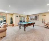 Spacious 3-story home w/private hot tub, pool table, firepit, electric fireplace