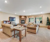 Spacious 3-story home w/private hot tub, pool table, firepit, electric fireplace