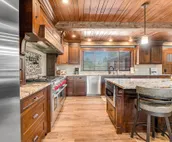 Huge home w/private hot tub, rec room, gas fireplace, firepit, grill, 2 kitchens